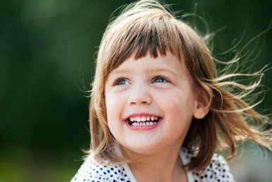 Symbolbild zum Artikel "Ohrenschmerzen bei Kindern - Kann das eine Mittelohrentzündung sein?"